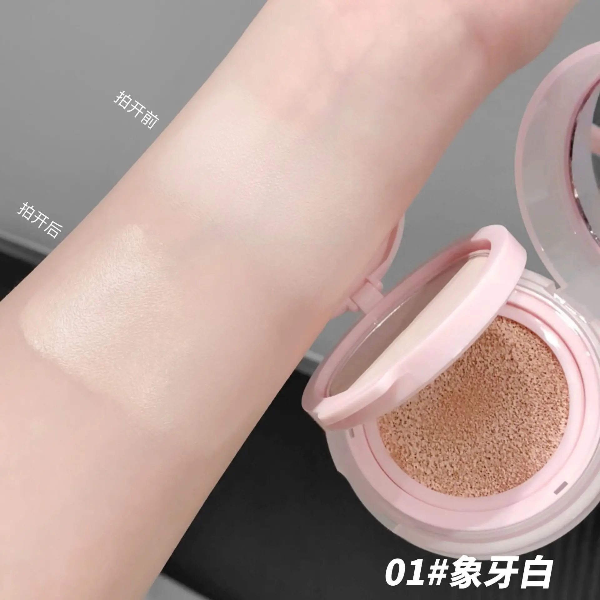 แป้งอัดแข็งแบบสองชั้น ให้ผิวแมตต์ติดทนนาน สีชมพู ควบคุมความมัน และช่วยยึดติดเมคอัพ แป้งเซ็ตติ้ง
