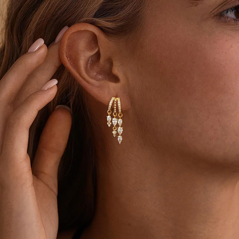 14K vergoldete trendige Dreifach-Hängeohrringe für Damen, CZ-Wassertropfen-Ohrringe, zierliche hypoallergene Alltagsschmuckstücke, Partygeschenke – Detail 3