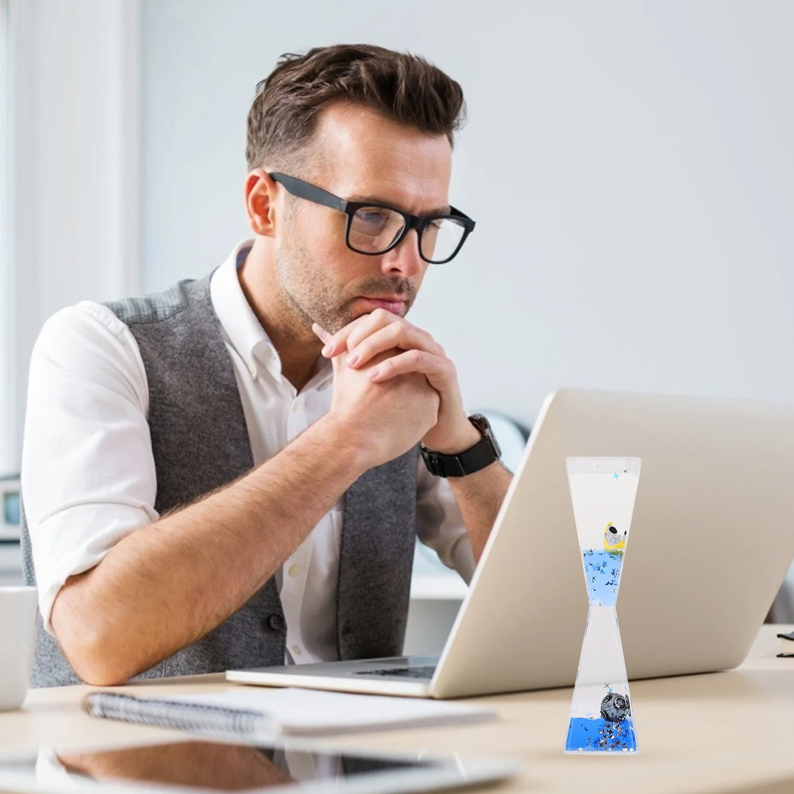 

1Pcs Outer Space Astronaut Liquid Premium Material Long Term Use Home Office Decor Gift Friends Family Co Worker