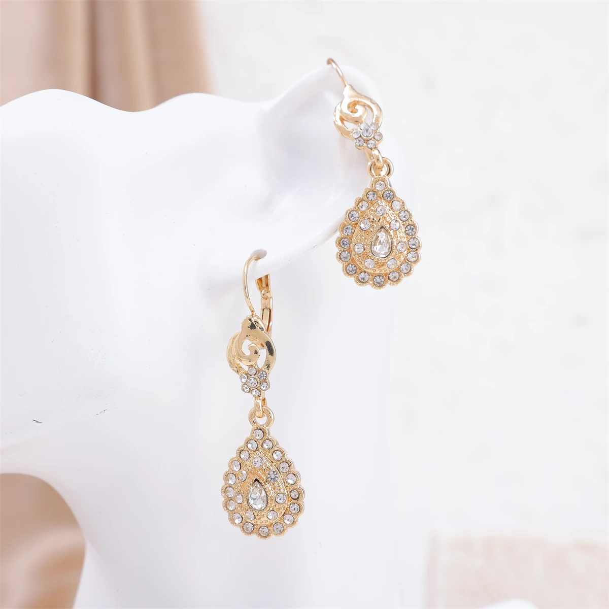 A Pair Of Earrings Moroccan Bride Jewelry Water Drop Rhinestones Ear Accessories