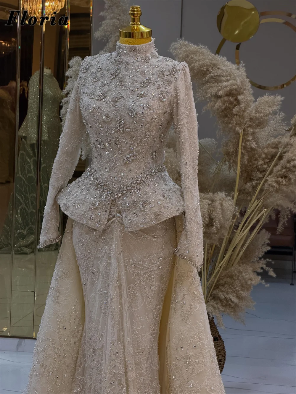 Elegant Champagne Long Sleeves Evening Dresses Middle East Crystals Prom Dress Customized Beaded Wedding Guest Party Night Gowns