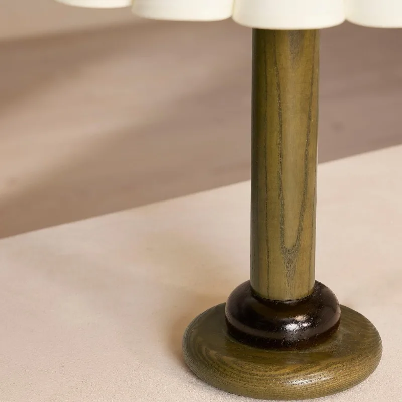 Vintage American medieval solid wood table lamp, quiet wind bedroom decorative bedside lamp