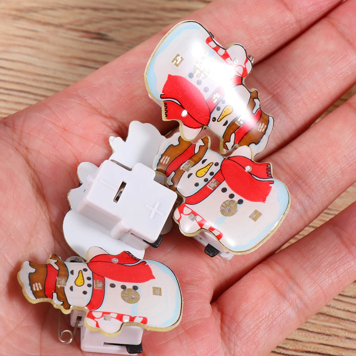 

25Pcs Christmas LED Glowing Snowman Brooches Glitter Badges Luminous Enamel Pins Festive Clothing Backpacks Party Gift