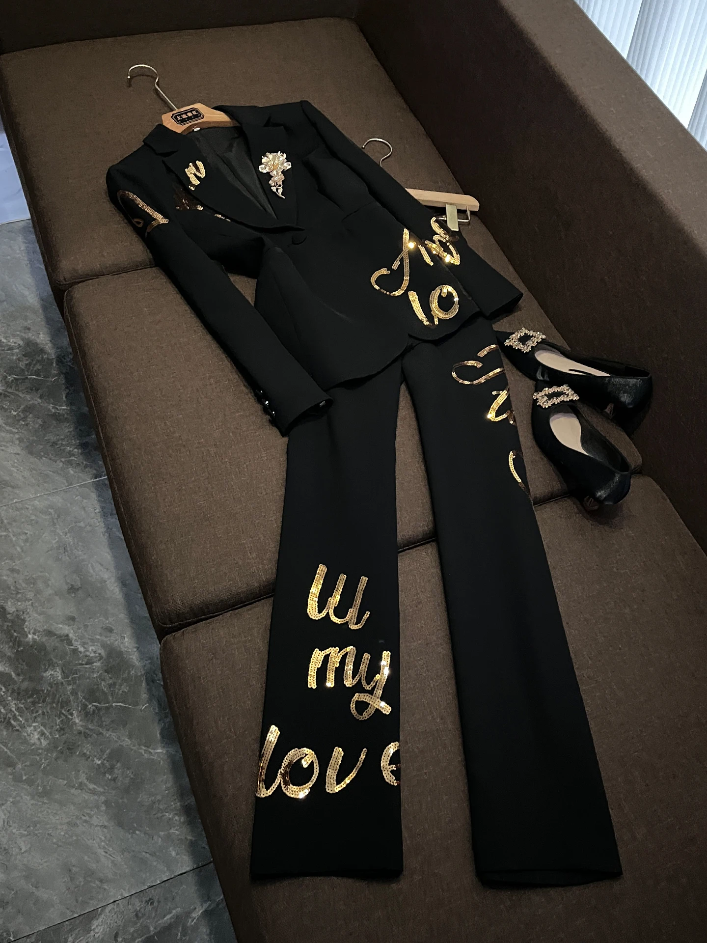 

Early Summer 2026 Women's Fashion Letter Embroidery Sequin Suit Set Black Two-Piece Set AZ828 Polyester Material