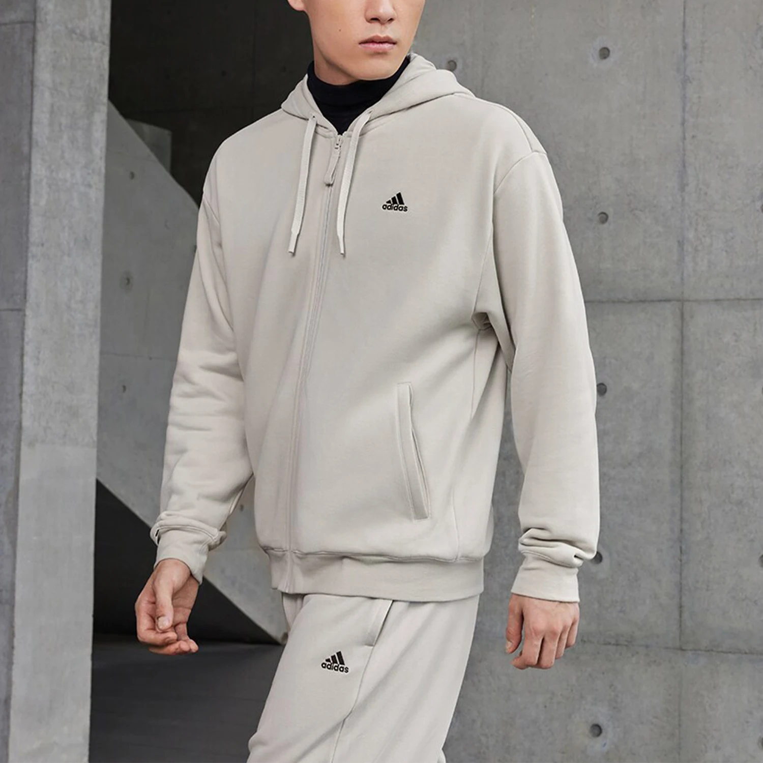 giacca-con-cappuccio-e-zip-adidas-originals-da-uomo-e-da-donna-iv7604