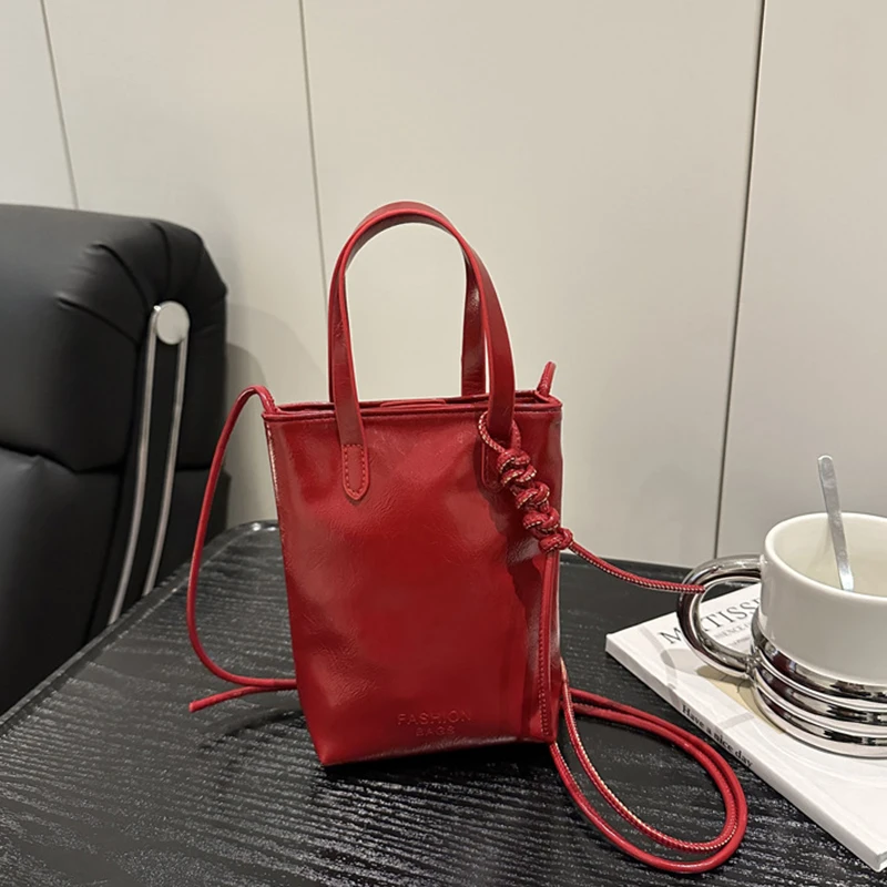 

Women's Handbags, Fashionable And Simple Mobile Phone Bags Summer Commuting Daily Versatile Retro Buckle Shoulder Messenger Bag