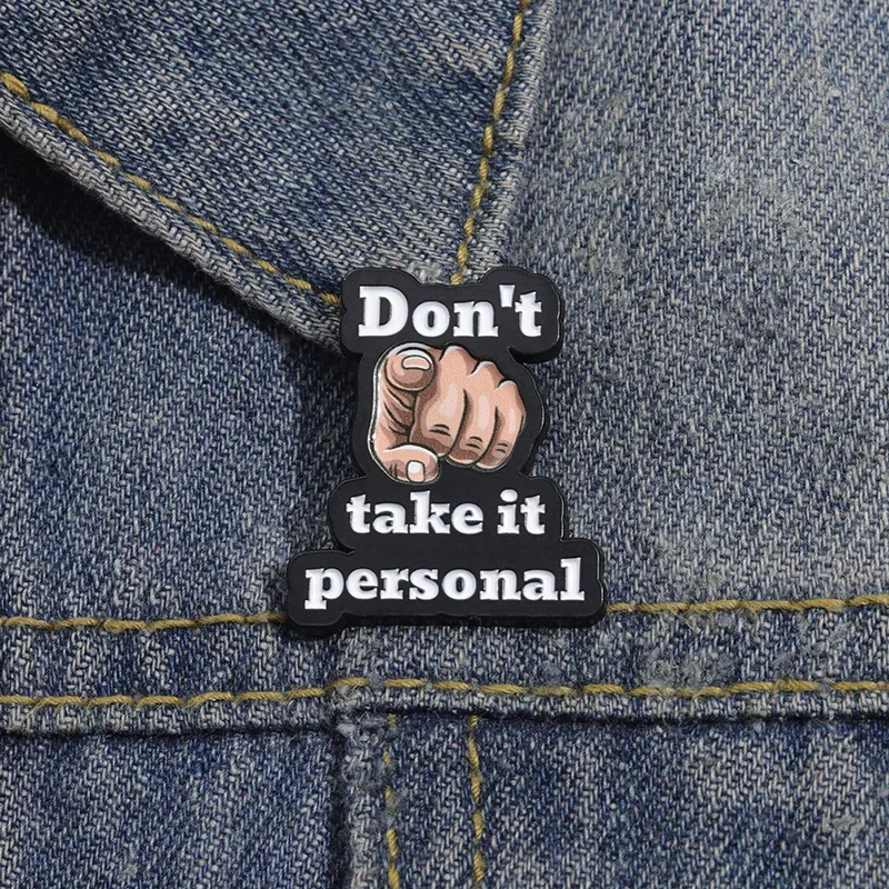 Cute Pins Cartoon Finger Shap Brooch Creative Humorous Satire English Letter Accessories Alloy Badges Brooches for Clothes Pines