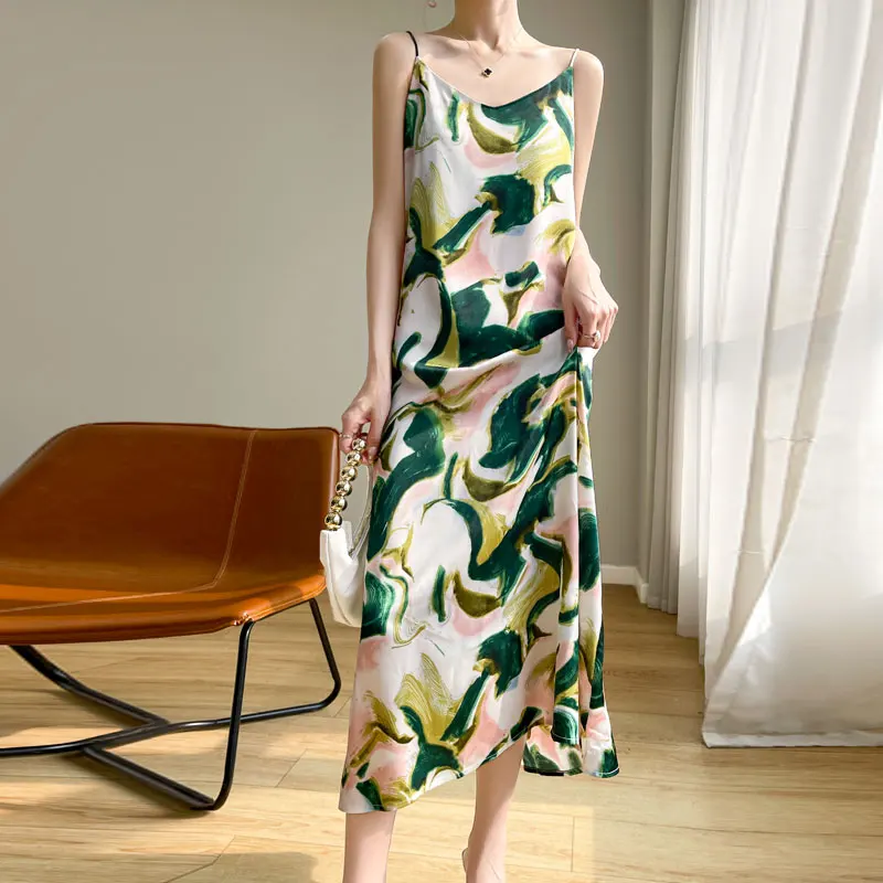 فستان قصير من الساتان بأنماط الأزهار للنساء، تأثير تنحيف صيفي 2025، تنورة طويلة على شكل حرف V مطبوعة على شكل حرف V #1