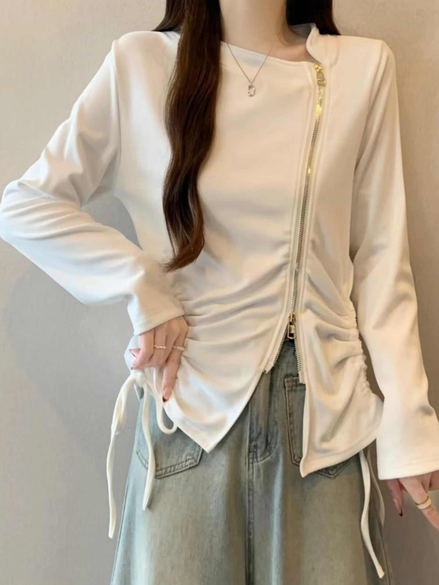 

Белая асимметричная футболка с длинным рукавом и завязками, женская, весна-осень, больших размеров, скрывающая недостатки фигуры, базовая, утягивающая, топ