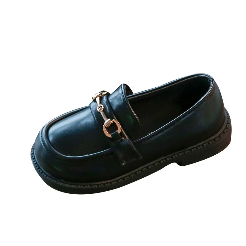 Chaussures en cuir pour filles et garçons britanniques, mocassins à enfiler en métal doux Mary Janes pour enfants, mode décontractée, noir uni, nouvelle collection printemps 2024