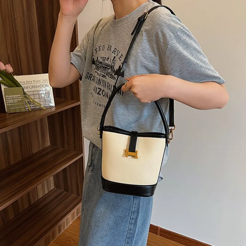 

Artistic European Style 2025 New Crossbody Bag - Light Luxury Fashionable Creative Ladies Bag for Individual Women
