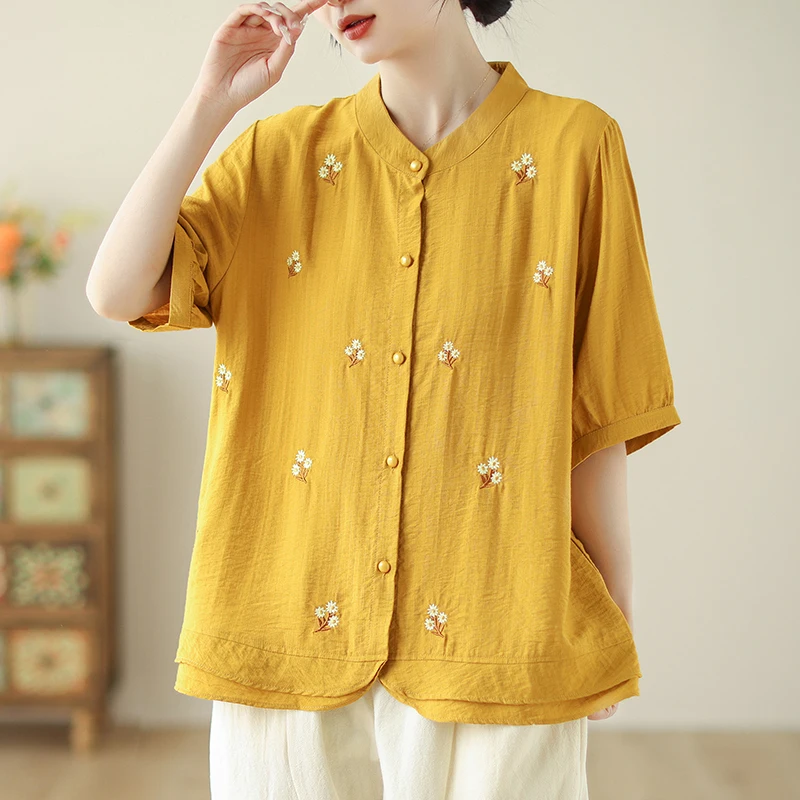 

Летний комплект из хлопка и льна для женщин среднего и старшего возраста: стильный топ с пуговицами, свободный крой, милый дизайн.