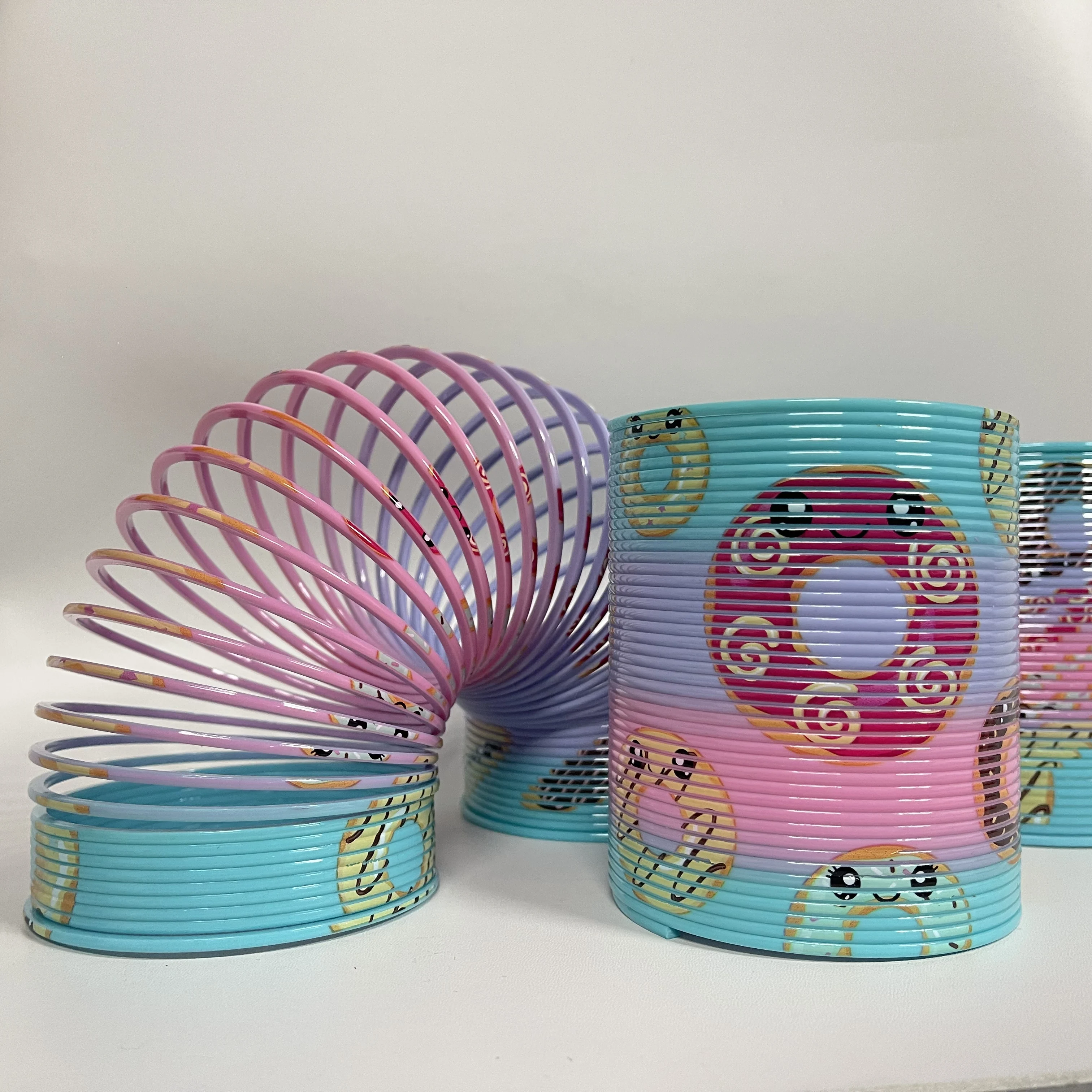

1/2/3pcs Light Blue Donut Pattern Extra Large Rainbow Spring Toy for Kids & Adults