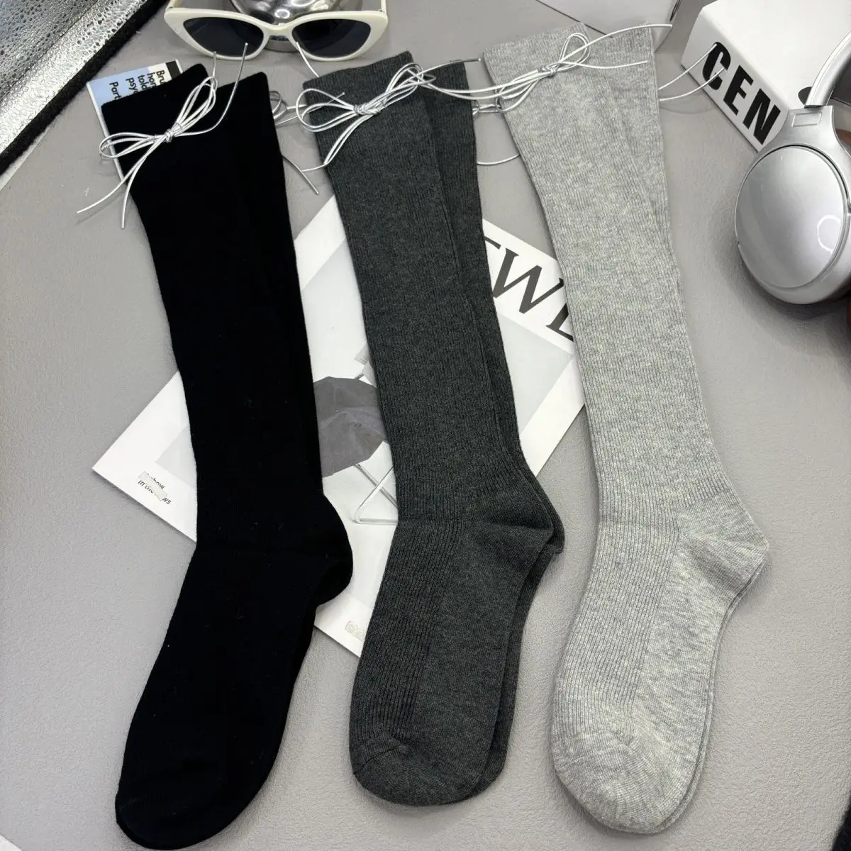 

European trendy socks for women, 2024 autumn and winter new item, solid color slimming calf socks, bow tie long tube socks