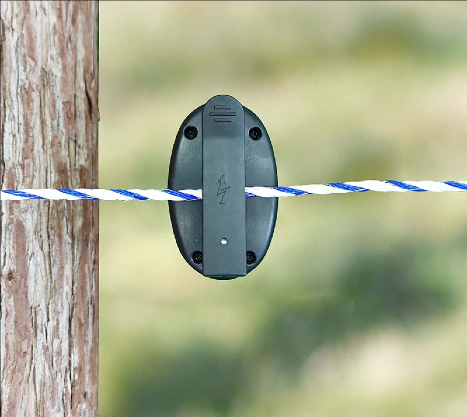 سيتم تحقق من تنبيه سياج المزرعة أن يتعامل سياجك بشكل صحيح ويستخدم مع ضوء تحذير لجهد منخفض