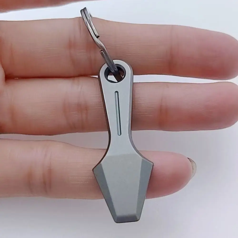 

Real EDC Tool Super Lightweight Portable Pry Bar Keychains Mini Titanium Alloy Connecting Buckle Pendant Male Creativity Gift