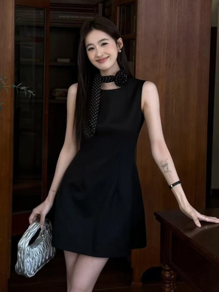 ชุดเดรสสั้นทรงเอ สีดำ เรียบง่าย คอโอ คอวี สำหรับผู้หญิง  หรูหรา แฟชั่น  เหมาะสำหรับงานปาร์ตี้ งานพรอม งานเลี้ยงอย่างเป็นทางการ  ฤดูร้อน