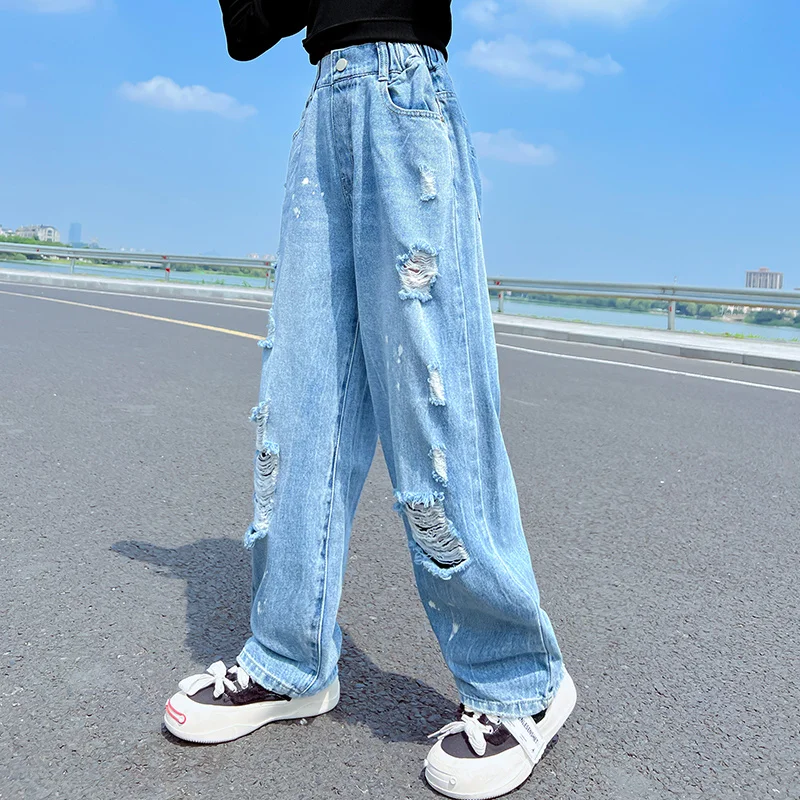 2023 new girls paint hole pants Korean version of thick insulation pants fashion trend of young beggars pants hole jeans.