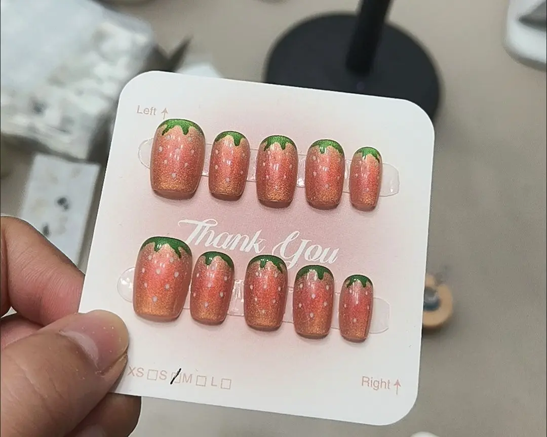 10pcs Cute Short Fake Nails Handmade Red pink Strawberry Designs Cat's Eye Press On Nails Full Cover Sweet Detachable False Nail