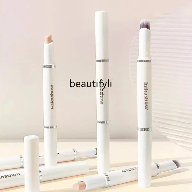 Double-headed concealer pen, with its own brush, strong concealer to cover freckles  bags under the eyes dark circles