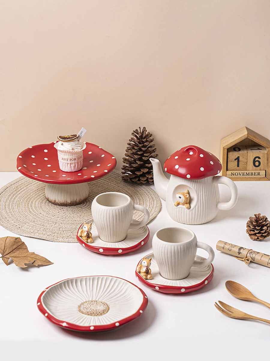 

Girl's heart red mushroom high temperature ceramic tableware