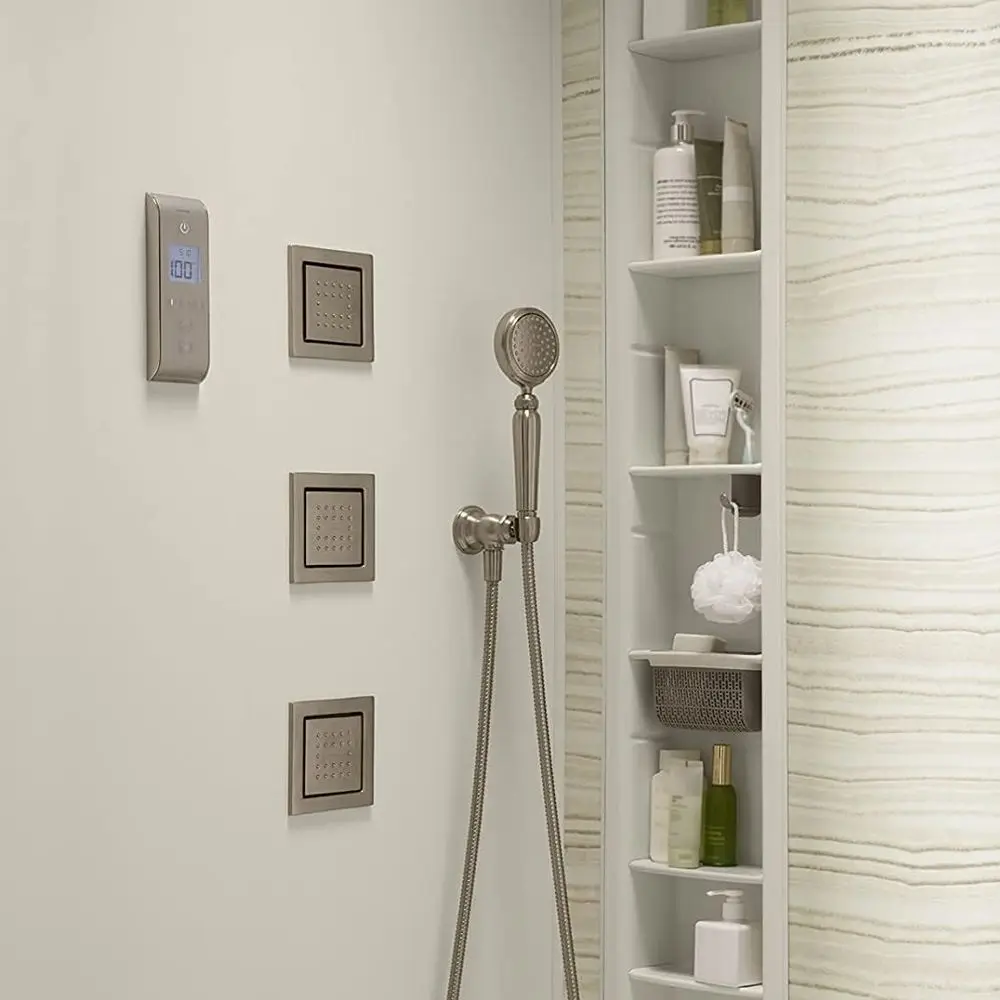 Duschspray aus gebürstetem massivem Messing mit quadratischen Düsen und Körperspray