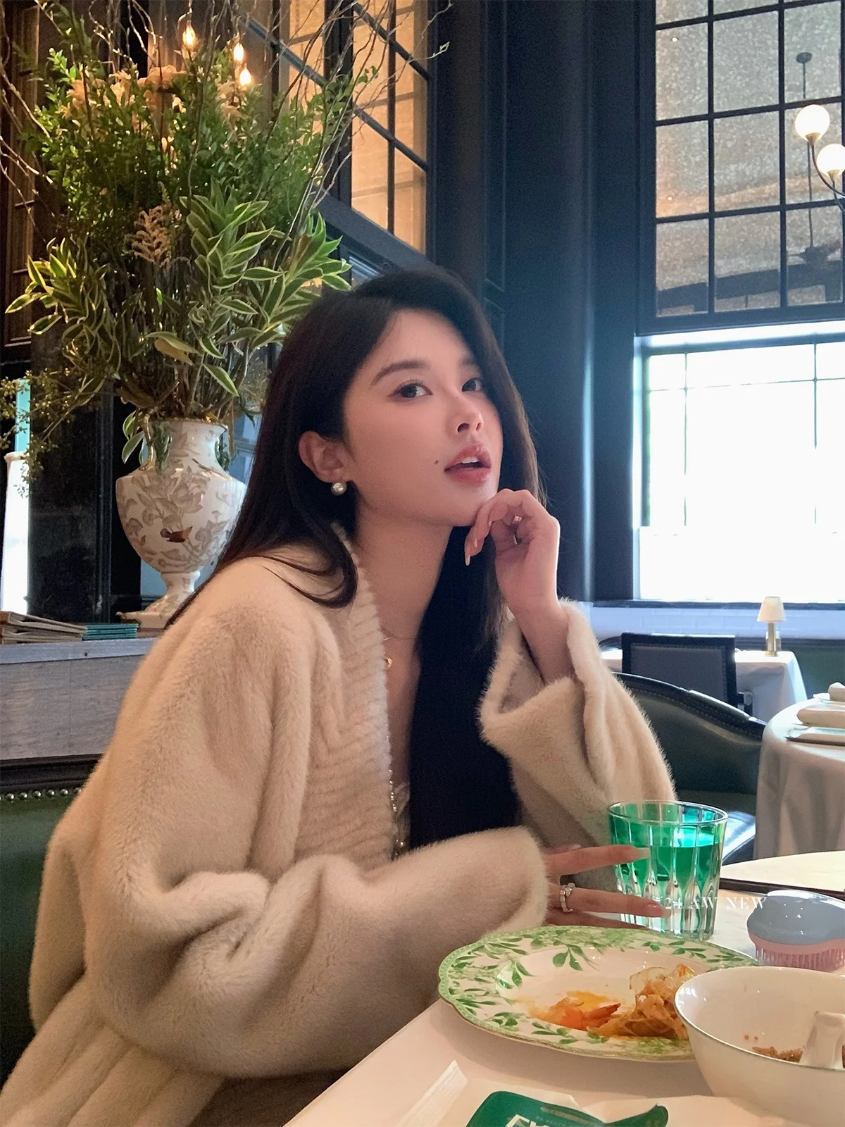 

HuaHuaYuan Paris Winter Snow Loose Women's Fur Coat Warmth Environmental Protection Imitation Mink Fur Long Sve V-ne Coat