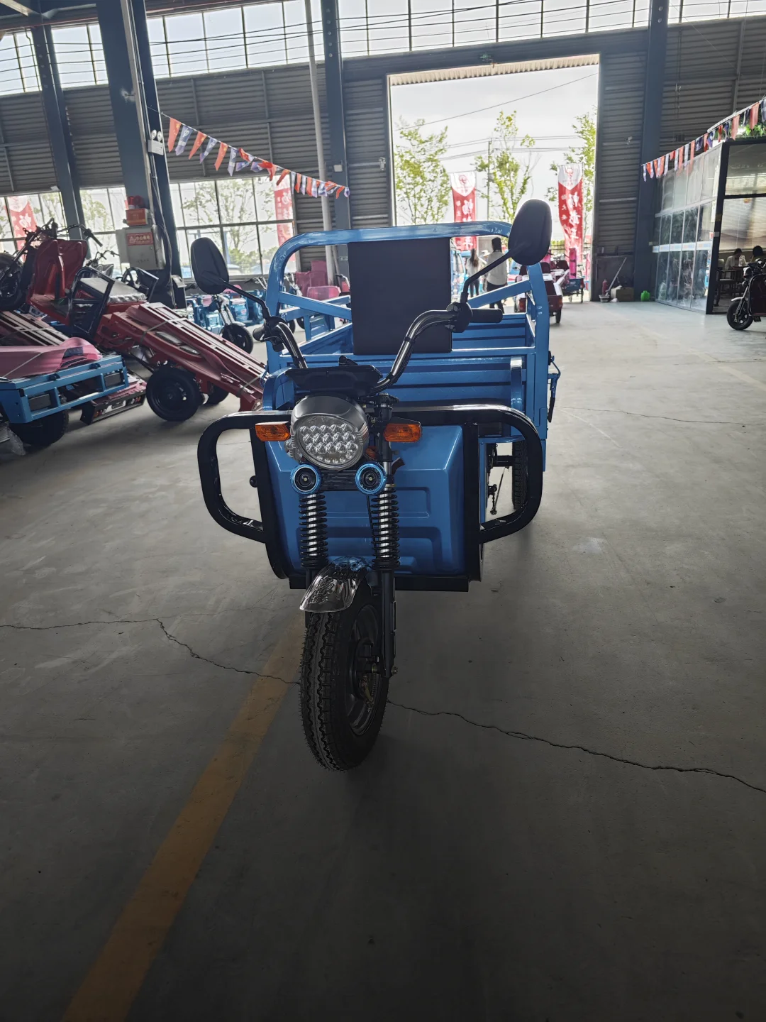 Sepeda Roda Tiga Kargo 1000W Murah Sepeda Roda Tiga Penumpang Bermotor Badan Terbuka Pertanian