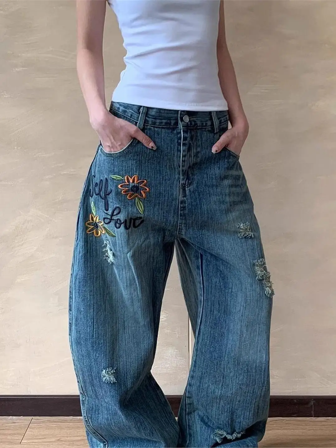 

Retro American Casual Waed Denim Jeans Men Women High Street Floral Embroidery Wide Leg Long Pants Knife Hole