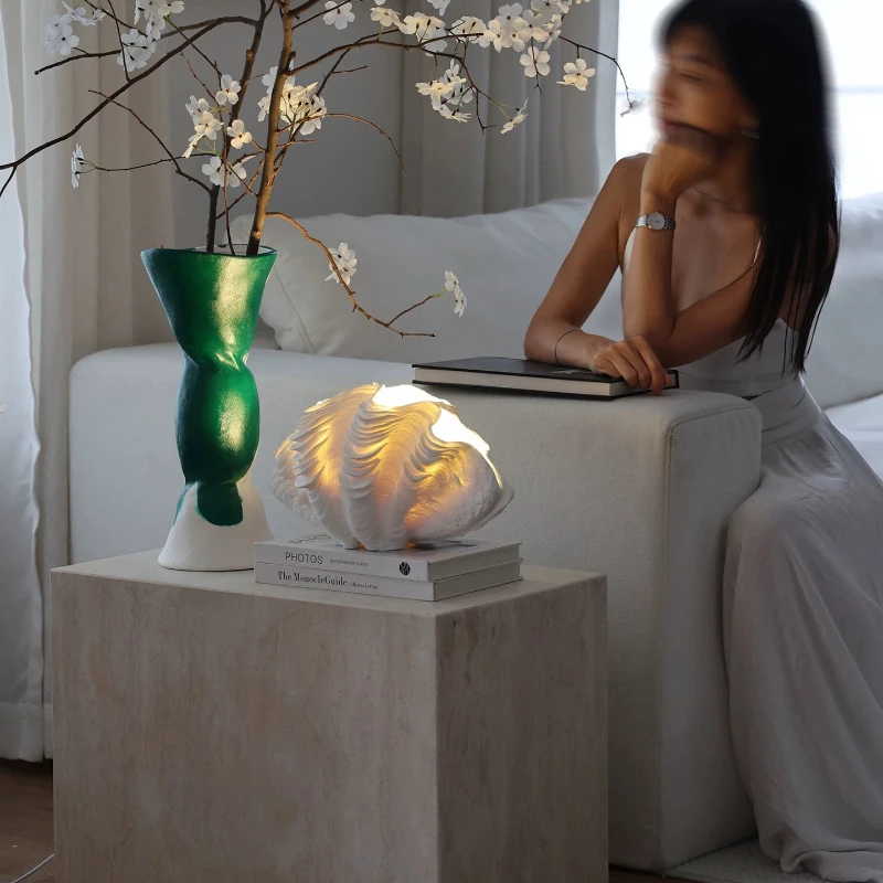 French Creative Resin Shell Shaped Floor Lamps Personality Atmoshere Table Light Nightstand Bedroom Living Room Ornament Fixture