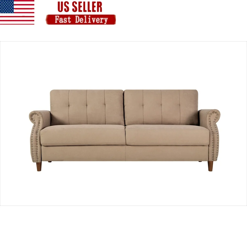 

Элегантный верблюжий полиэстеровый диван с закругленными подлокотниками, пуговицами, тафтинговыми деревянными ножками, вместимость сидений в помещении, 500 фунтов, переходной дизайн