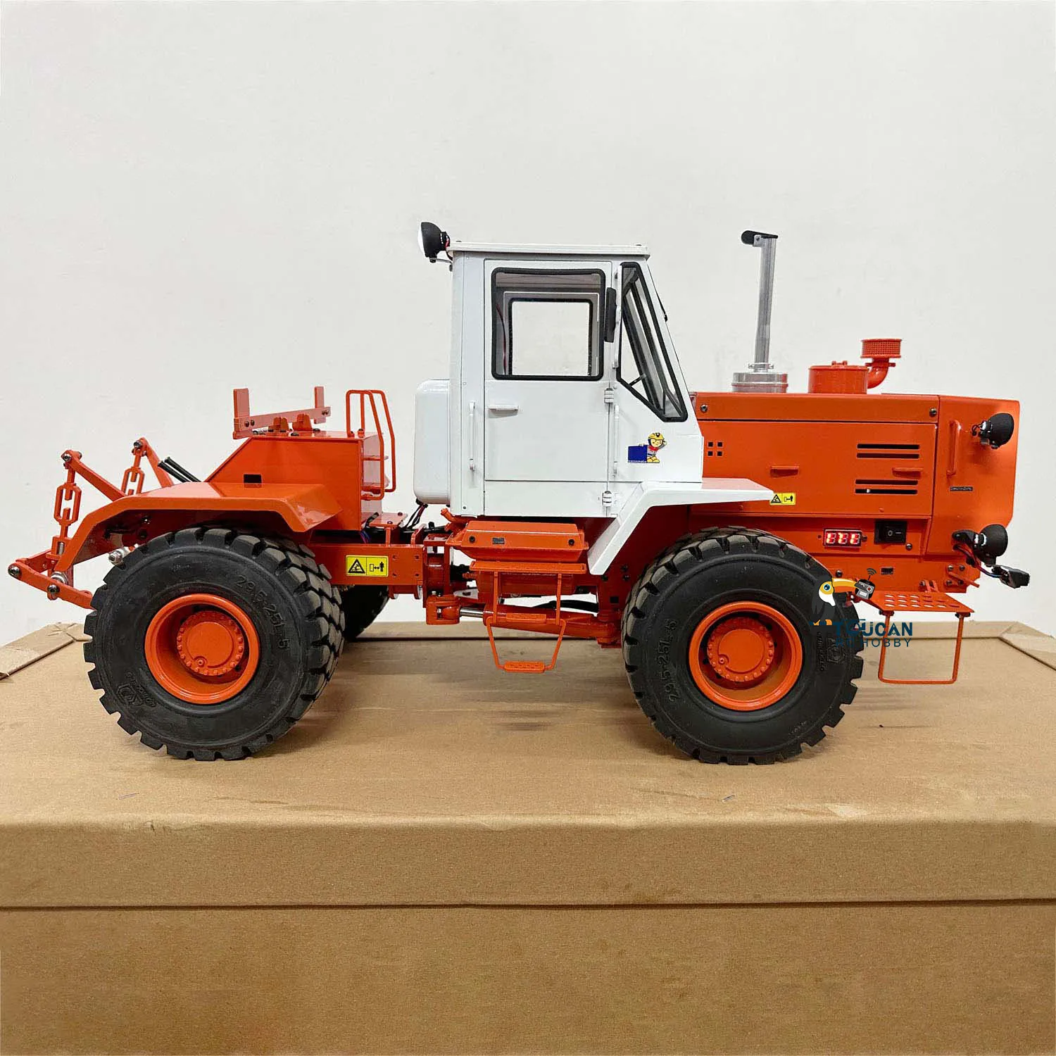 JZM T150K 1/12 RC Metall Hydraulischer Traktor Fernbedienung Landwirtschaftliche Lkw Gemalt Zusammengebautes Auto FlySky I6S Licht Sound ESC