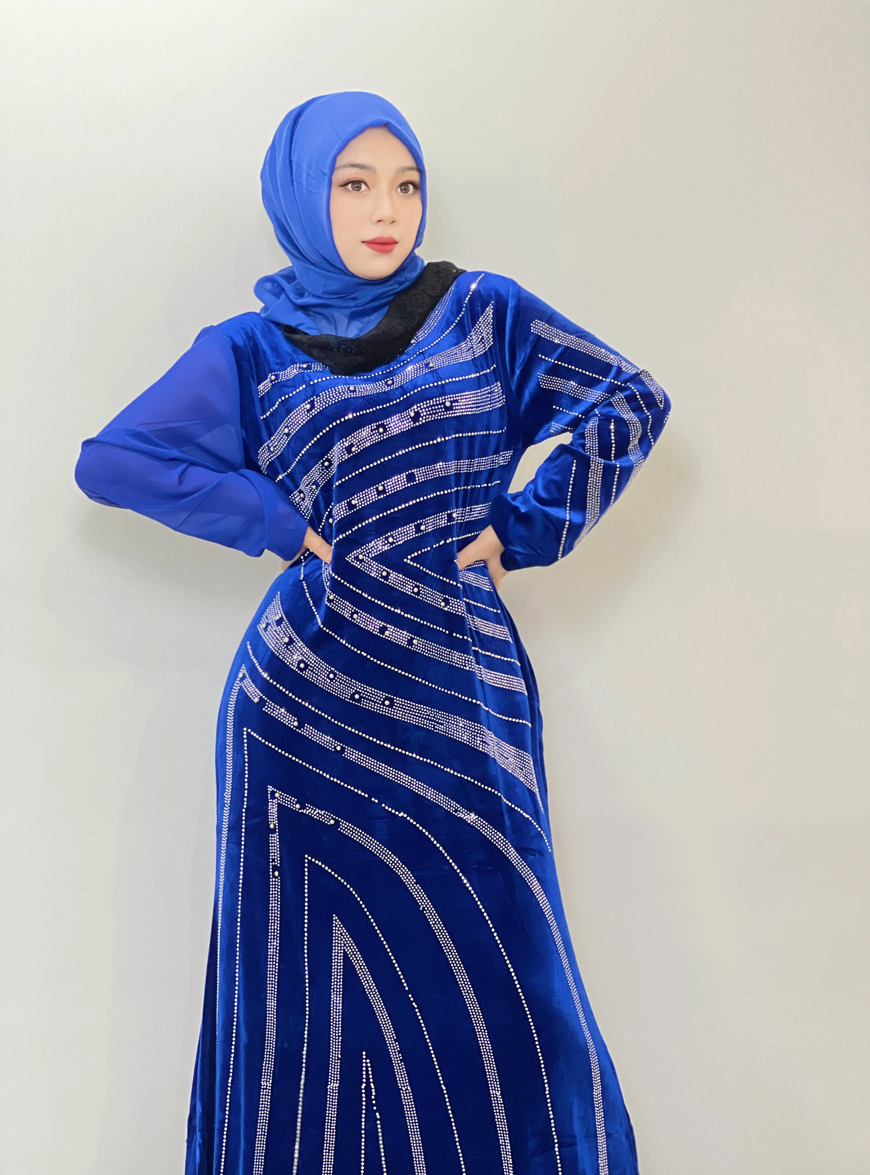 Muslim Robe Autumn and Winter Striped Shiny Women's Robe Middle East Hot Diamond Dress Muslim Women's Party Dubai Velvet Abaya