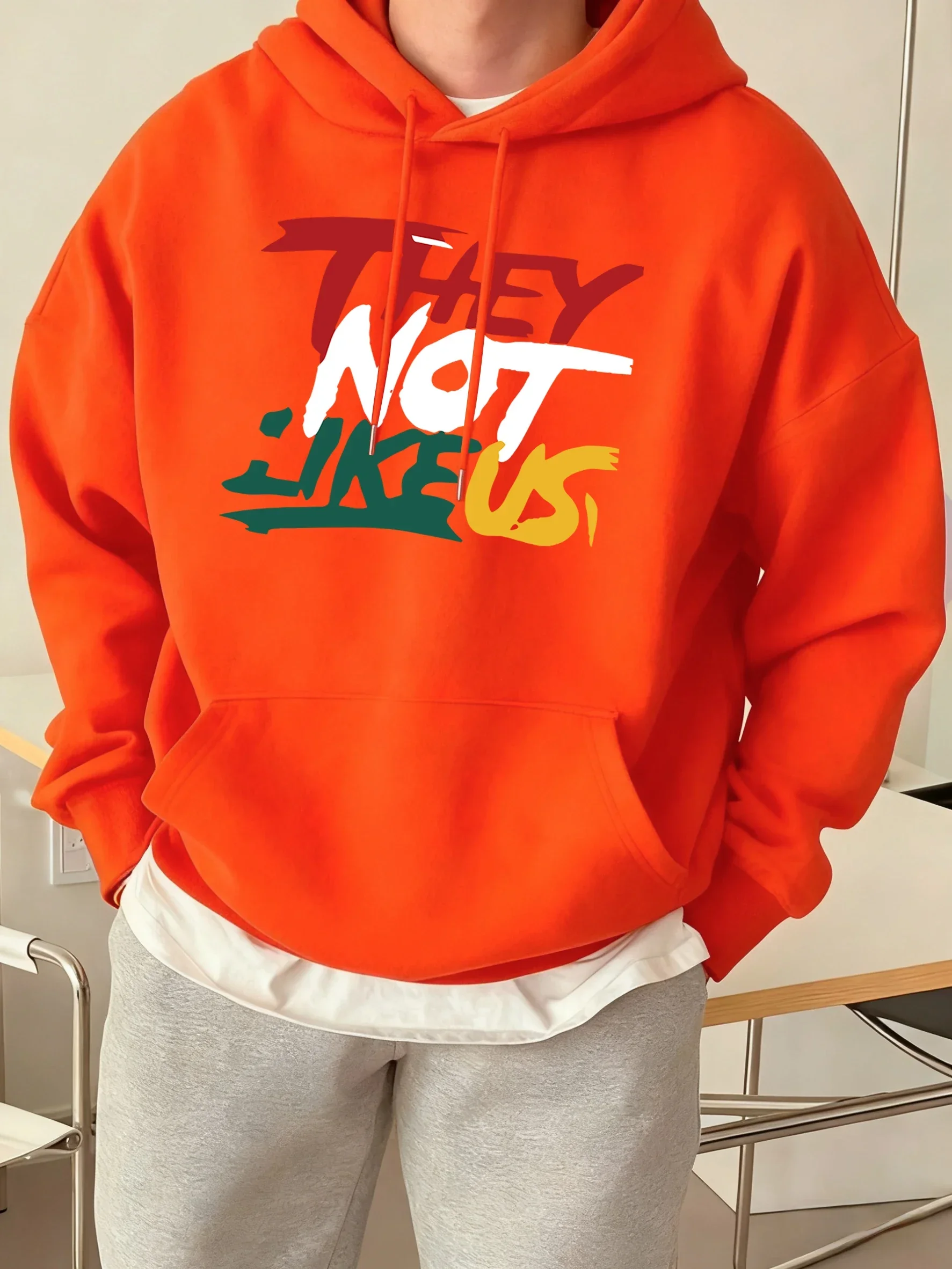 هوديي رجالي كاجوال عصري مطبوع عليه كلمات إبداعية "Ele Don't Like Us" ملابس خروج مريحة وعالية الجودة