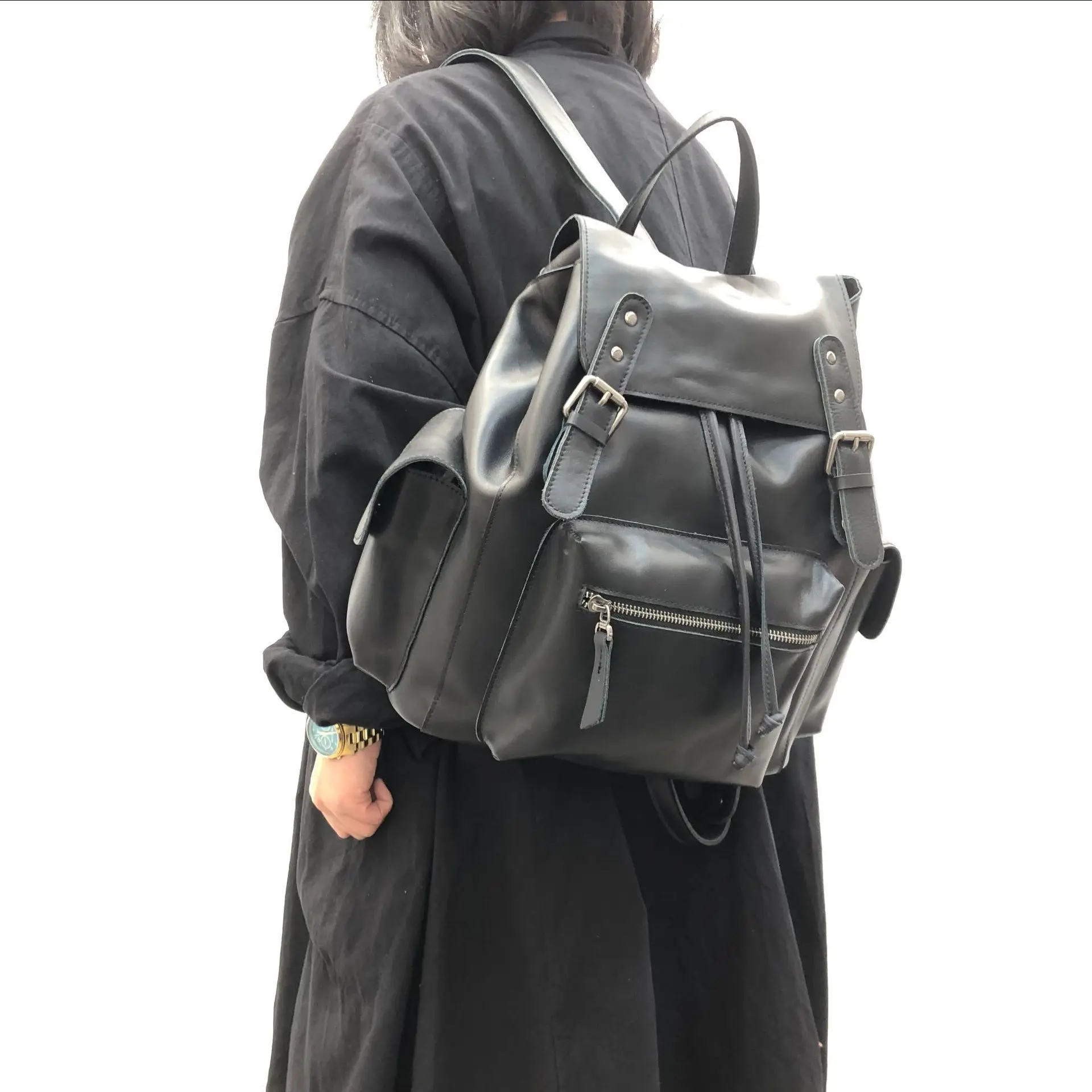 

2026 Женский рюкзак из натуральной кожи ручной работы с верхним слоем из воловьей кожи