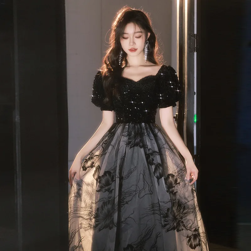 فستان سهرة مخصص باللون الأسود مطرز بالترتر الراقية، لوحة حبر فاخرة خفيفة، أداء حفلة عيد الميلاد السنوي