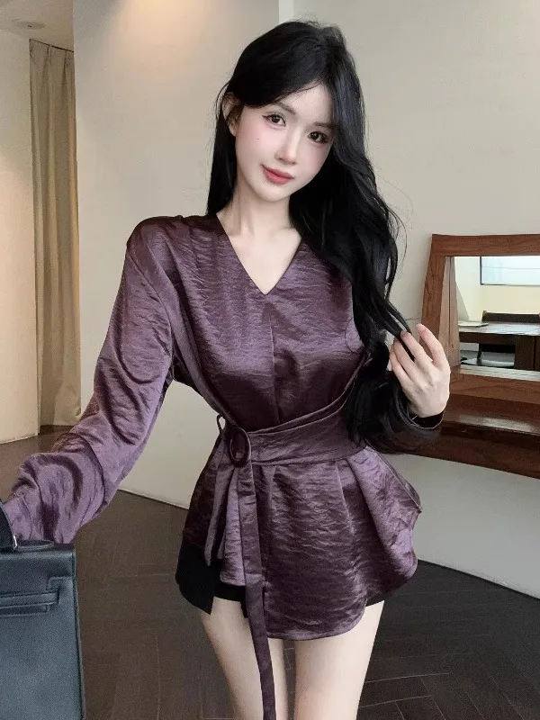 

Elegant V-neck Belted Waist Silk Shirt Women's Early Autumn Chic Asymmetrical Design Long Sleeve Shirt French Style Standard Fit