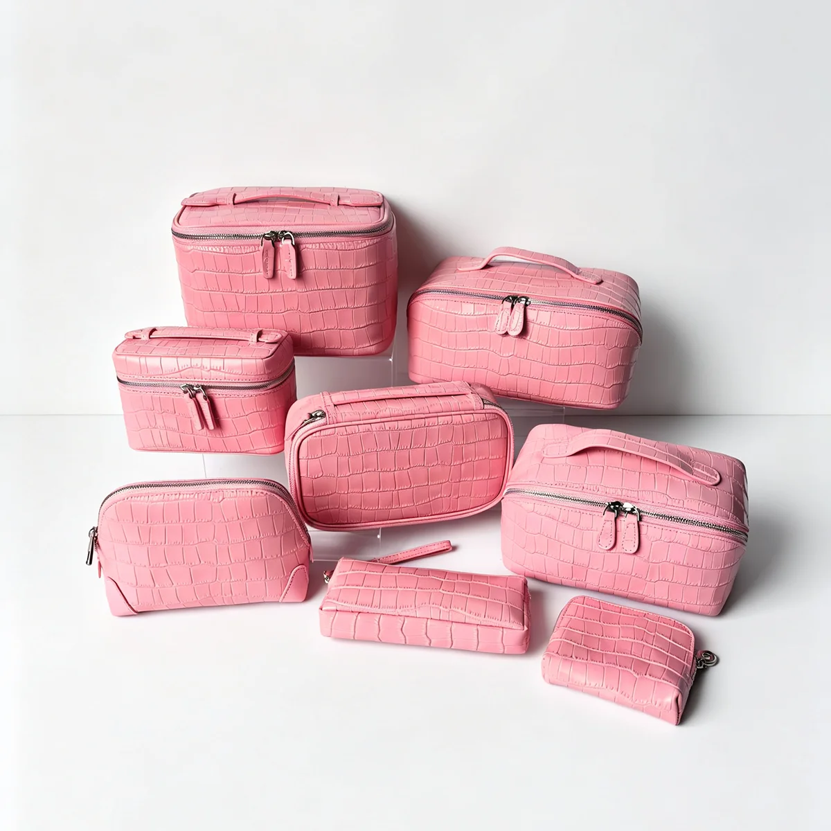 Geprägter Kosmetikbeutel aus Leder mit Krokodil-Optik, großer Stauraum, mehrere Taschen, Handtaschen-Organizer für Toilettenartikel, Reise, rosa Ausführungen. – Detail 9