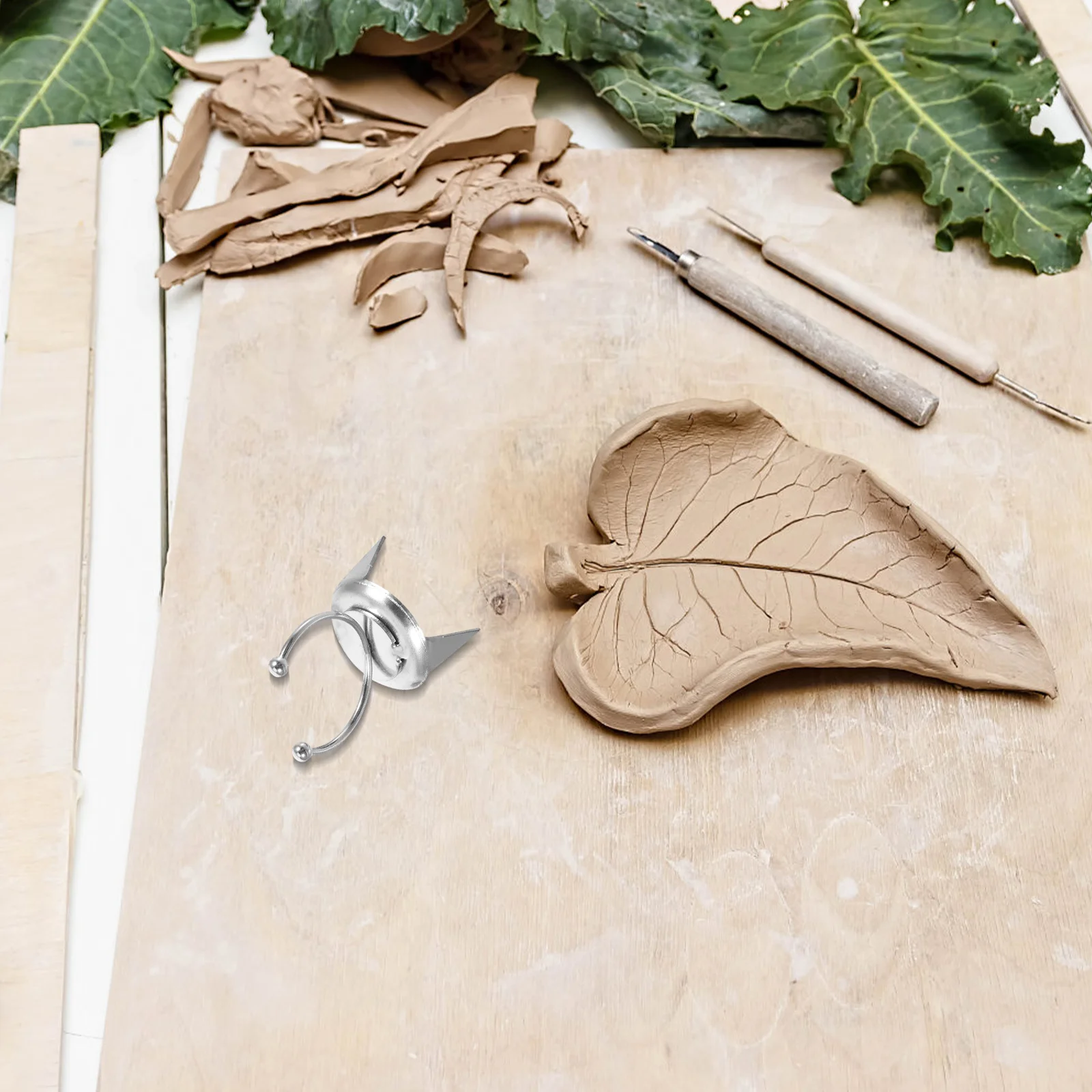 

4Pcs Pottery Clay Glaze Clamps Stainless Steel Fingertip Glazing Clips for Ceramic Sculpture and Clay Glaze Application