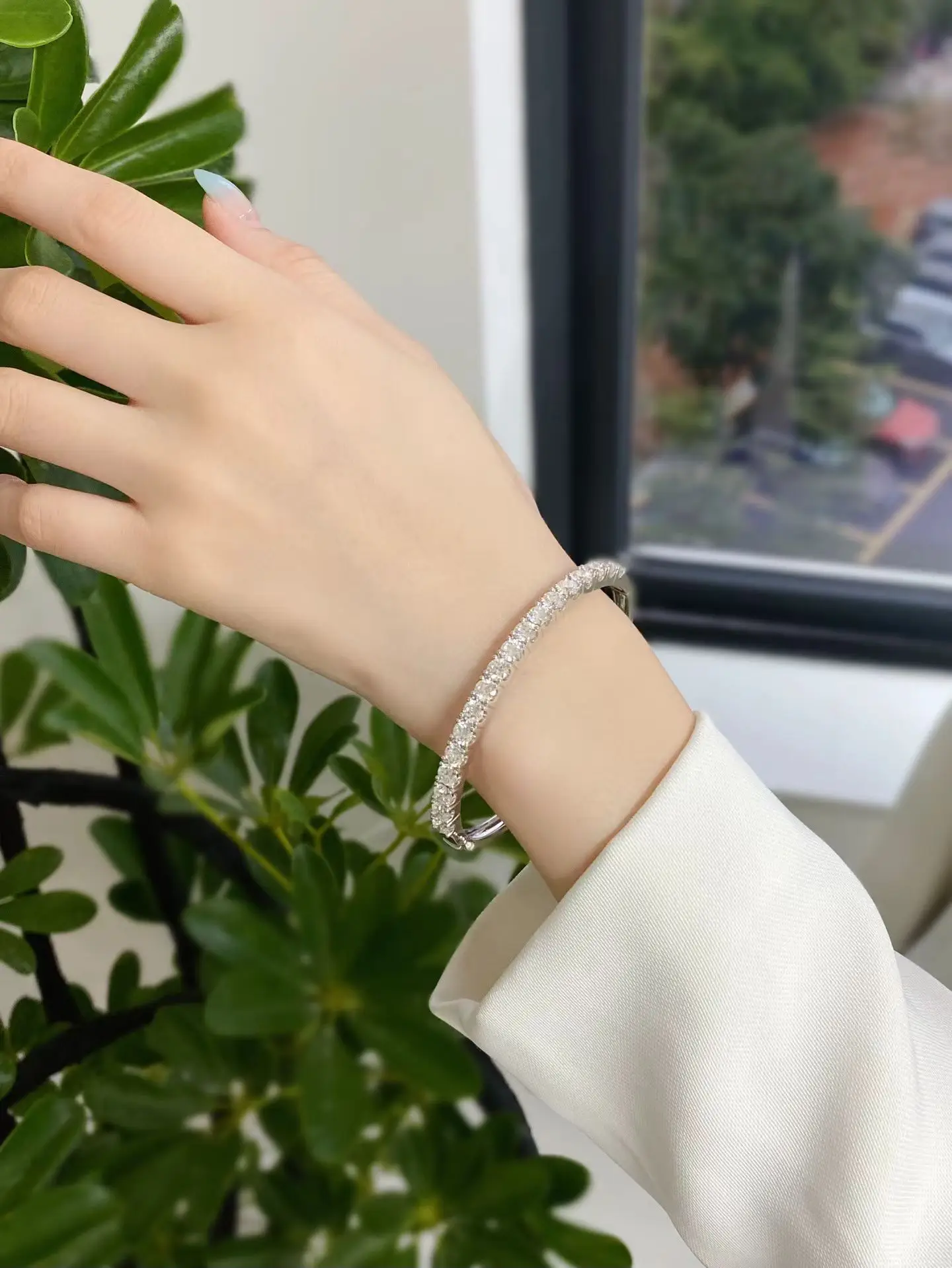 

Браслет HPHT с полудиамантами из лабораторных бриллиантов, браслет с четырьмя зубцами в виде головы быка 0,3 карата, ювелирные изделия из цельного золота 18 карат и платины