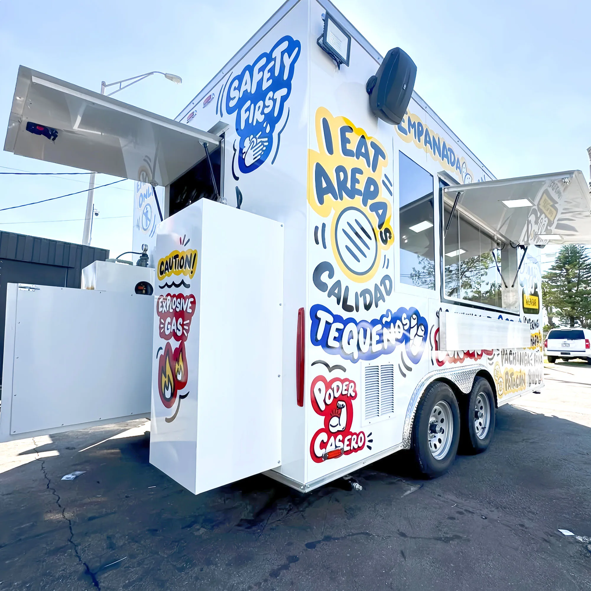 شاحنة الوجبات السريعة مع آلة الوجبات الخفيفة، حلوى الوافل، القهوة، البيرة، عربة الشاي، الألياف الزجاجية، رقائق هوت دوج، مقطورة الطعام