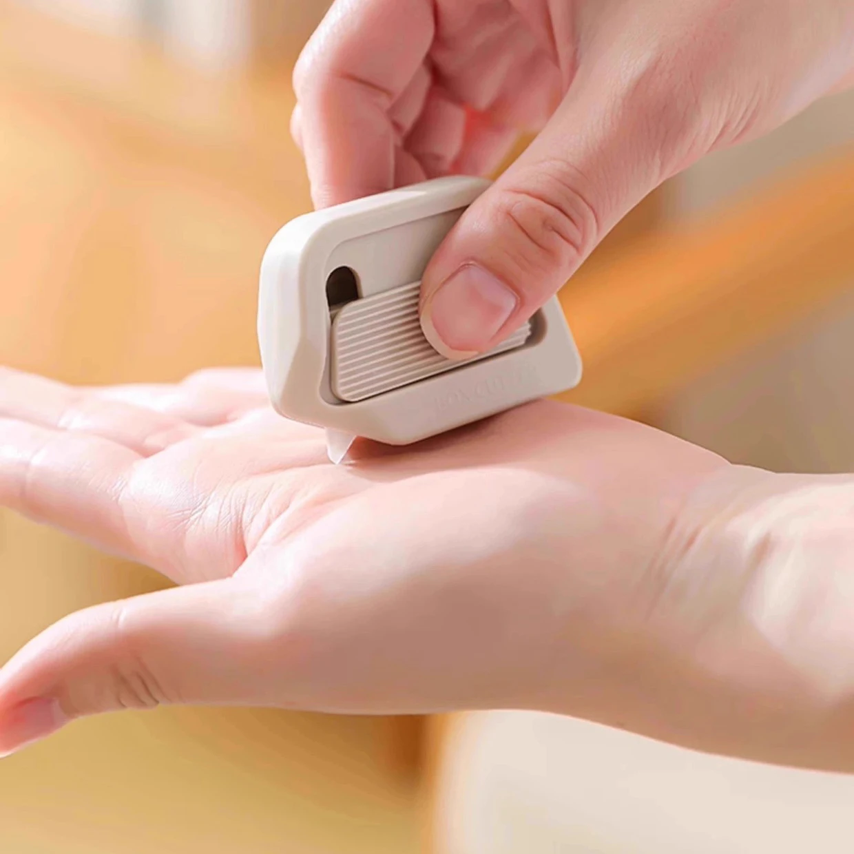 قطعة واحدة من قاطع صندوق السيراميك المغناطيسي مع شفرة قابلة للسحب آمنة وفتاحة حروف محمولة للتغليف والسريع