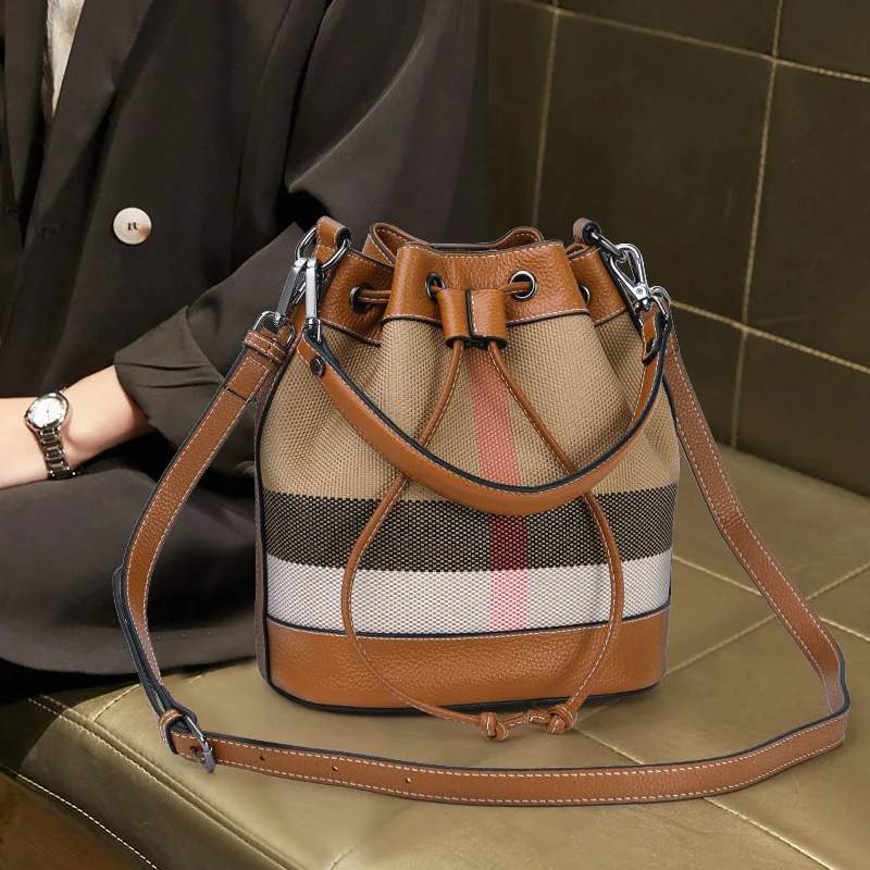 

Стильная дизайнерская сумка-тоут для мам, изысканная кожаная сумка большой вместимости, элегантная сумка через плечо для работы и отдыха.