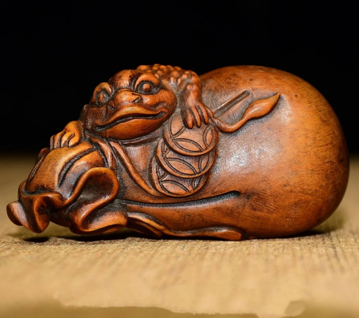 Japanese Collect Small Leaf Boxwood Golden Toad Handle