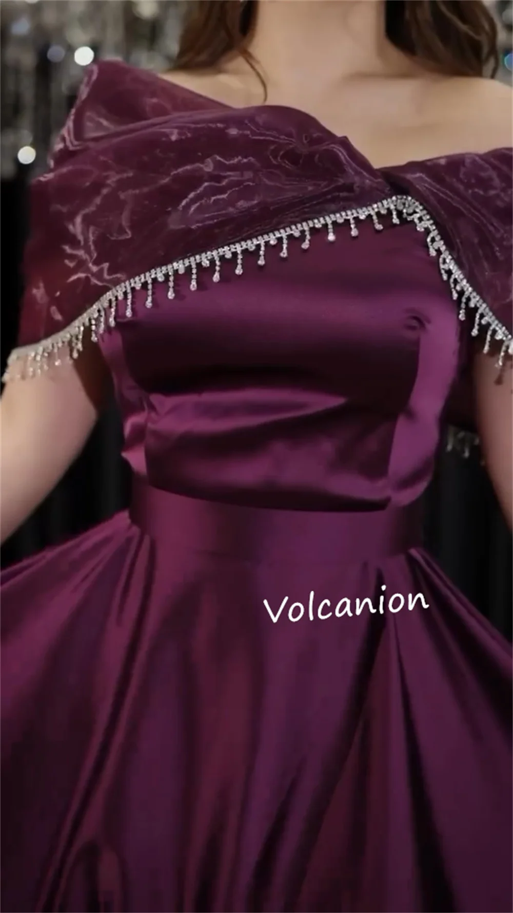 Abiti midi personalizzati con paillettes Charmeuse e fiocco a trapezio con spalle scoperte Occasioni su misura Festa Elegante di alta qualità