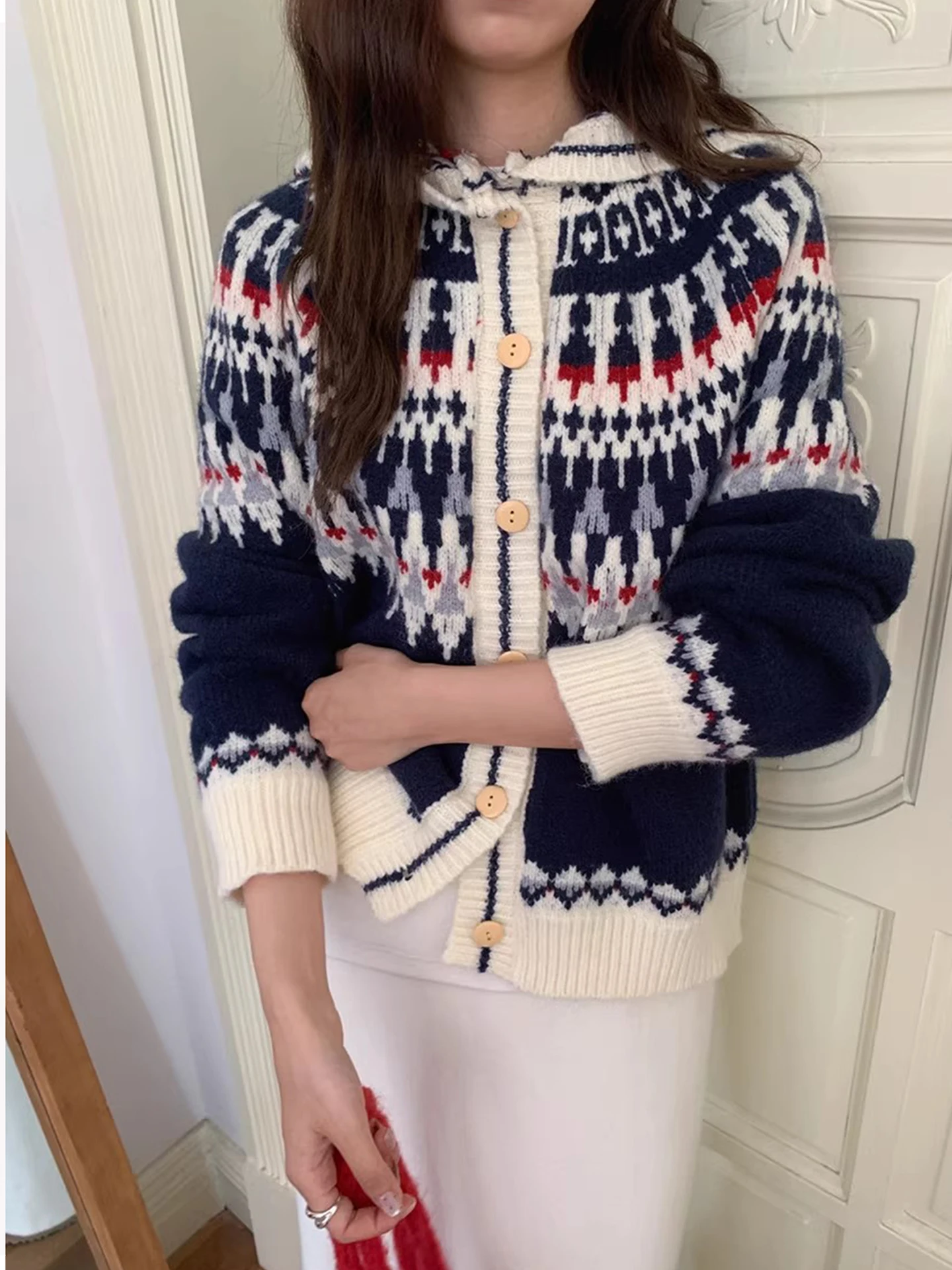 เสื้อคลุมไหมพรมถักมีฮู้ดสำหรับผู้หญิง สไตล์เรโทร สีสันสดใส แต่งผ้าต่อกัน  สำหรับฤดูใบไม้ร่วงและฤดูหนาว ให้ความอบอุ่น  แบบยาว