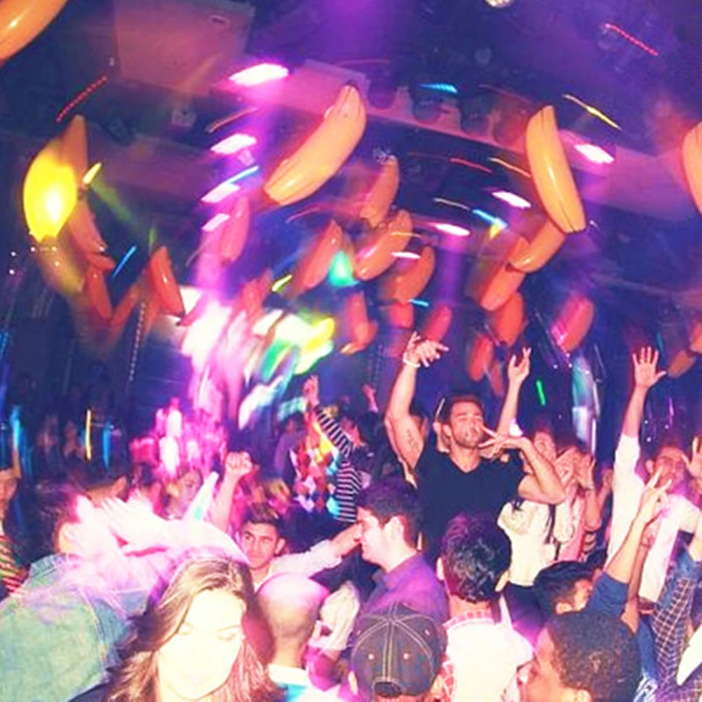 ของเล่นรูปกล้วยเป่าลม PVC สำหรับงานเลี้ยงชายหาดปาร์ตี้รูปทรงน่ารัก