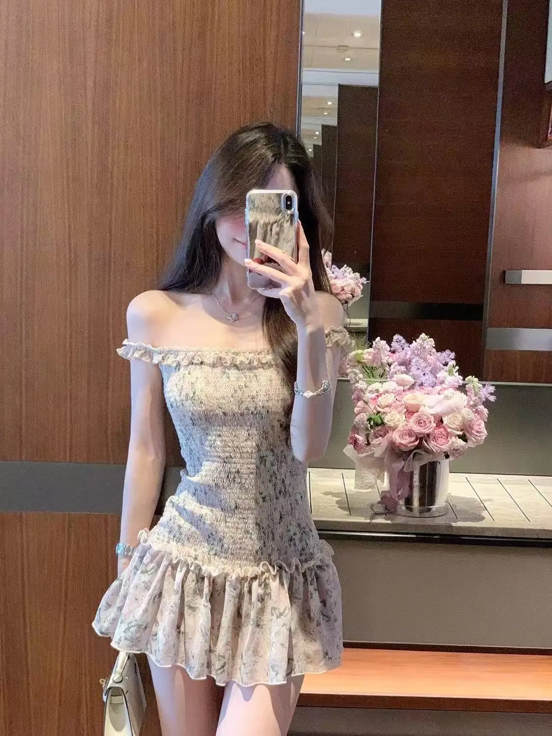 

Модное женское платье 2025 года: осеннее, элитное, сексуальное, с цветочным принтом, короткое, в стиле «lazy wind», плиссированное.