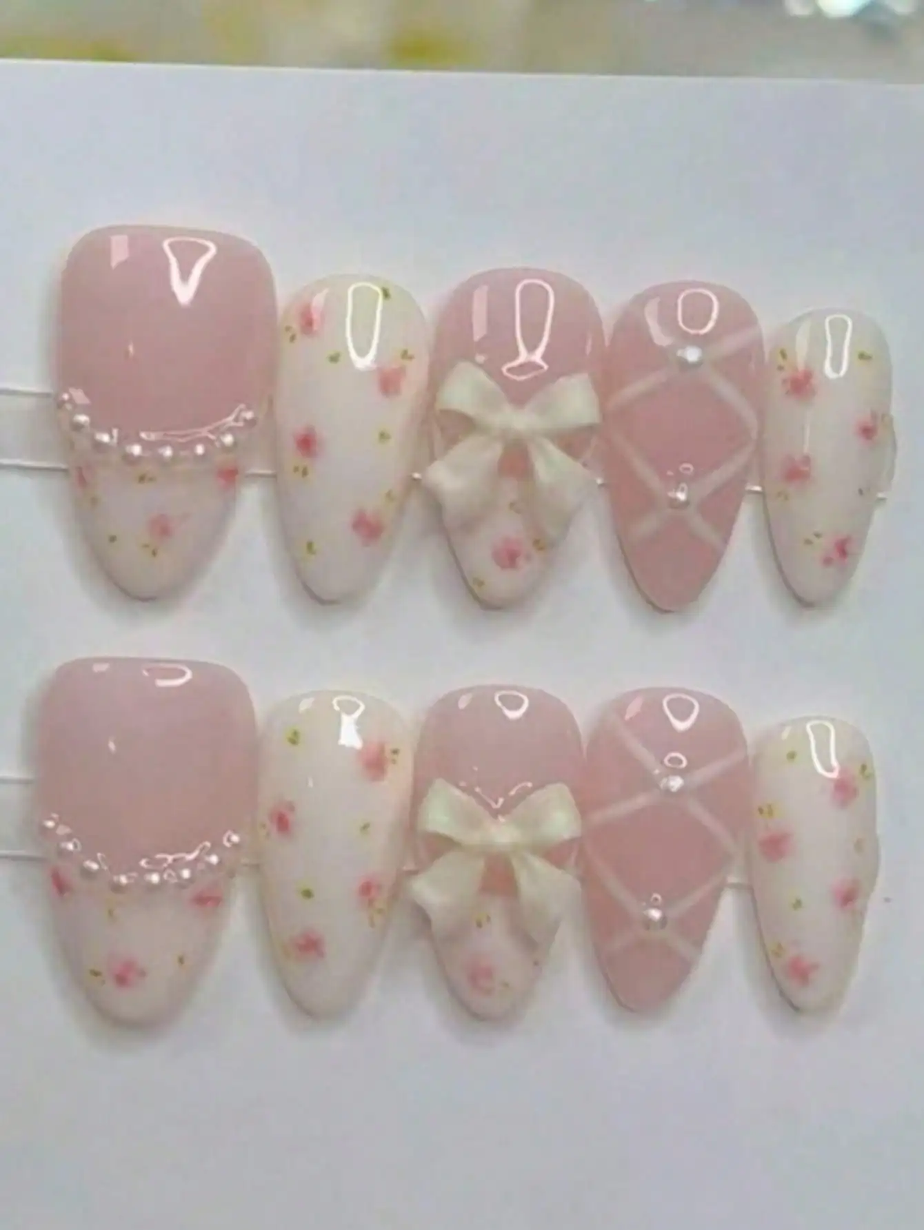 

10pcs Flower Pearl French Manicure Short Almond Shape Y2K Style Cute Girl Bow Ballerina Minimalist Multipurpose Handmade False Nails, Suitable For Daily Wear