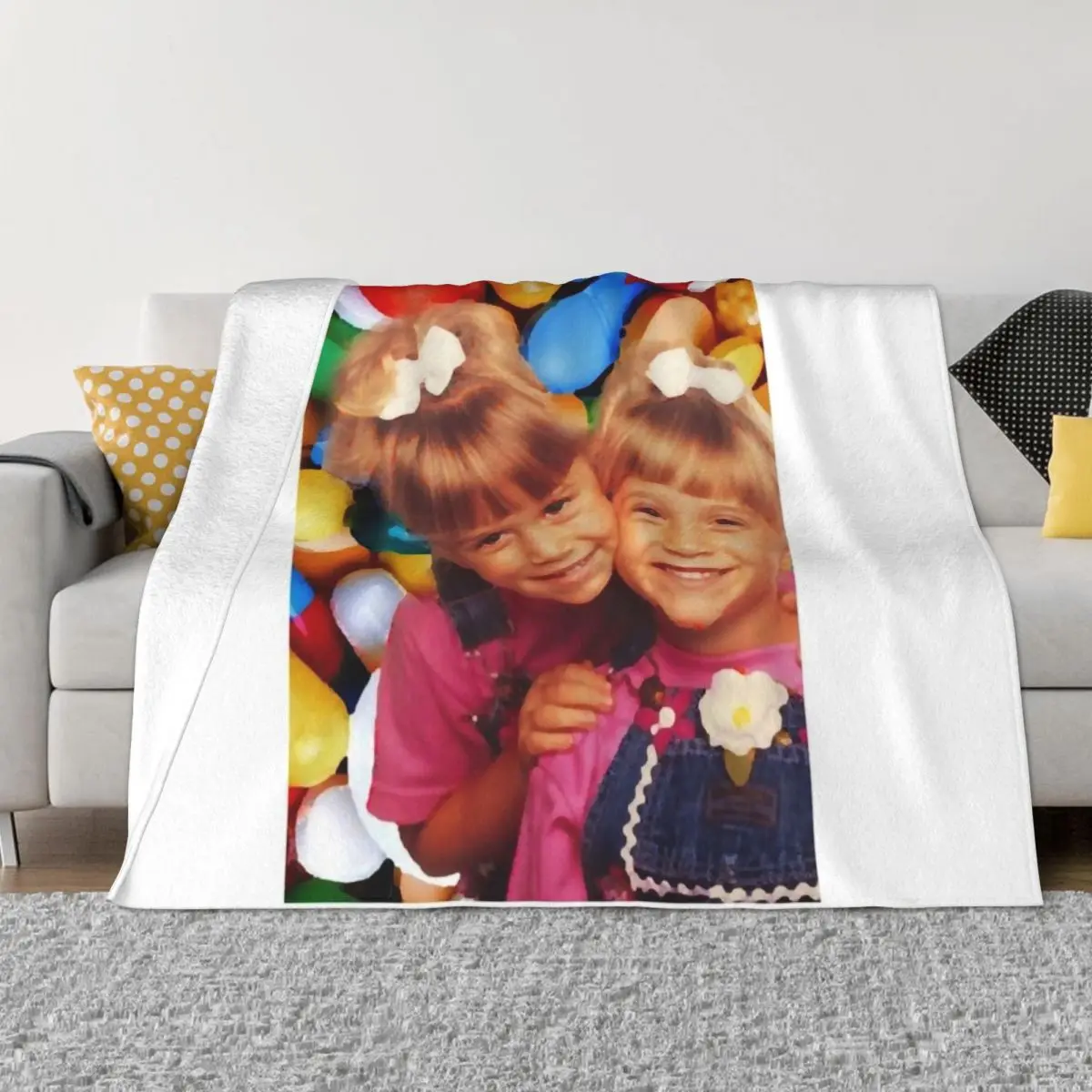 Pills and The Olsen Twins Graphic Throw Blanket Tourist Blankets For Baby For Decorative Sofa Blankets